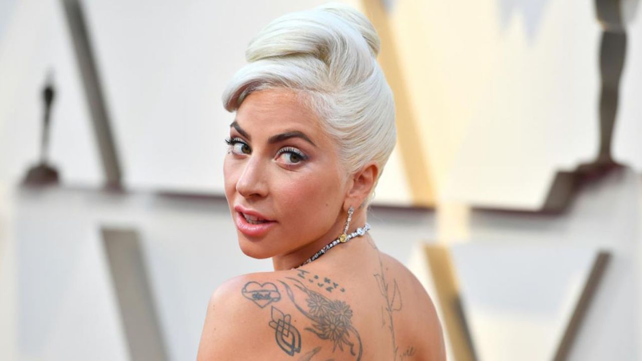 ¿Nueva conquista? Captan a Lady Gaga abrazada de un galán en el Super Bowl
