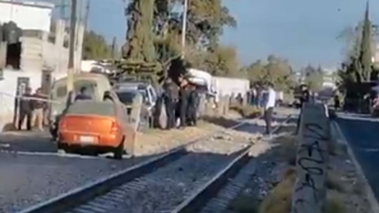 Madre encuentra el cadáver de su hija desaparecida frente a su domicilio