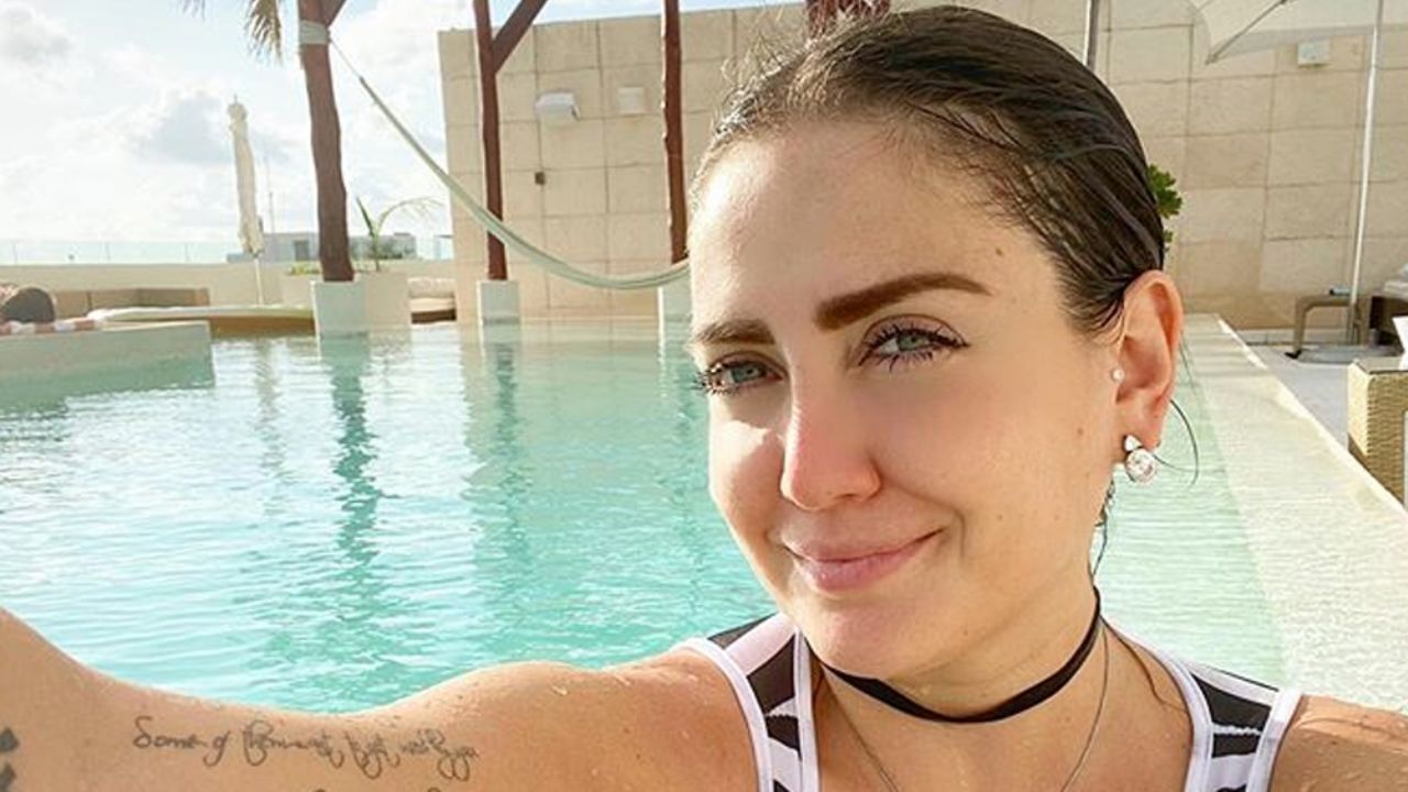 VIDEO: ¡Le agarran una! Celia Lora es víctima de escurridiza mano