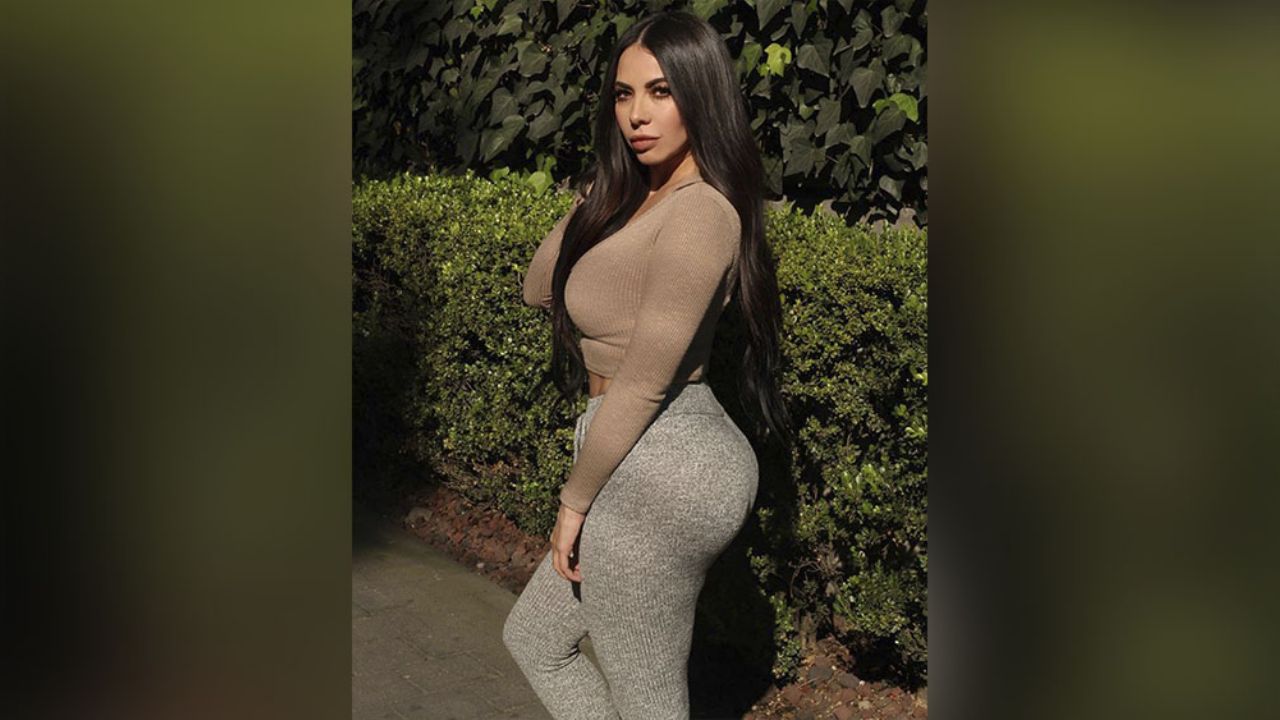 Con tremenda postal, Jimena Sánchez luce sus caderas en ajustado vestido