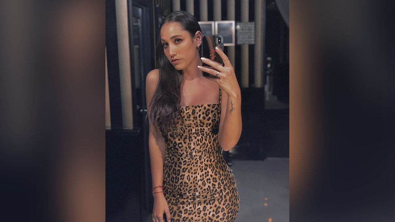 Keyla Caputo eleva la temperatura hincada en la arena en paños menores