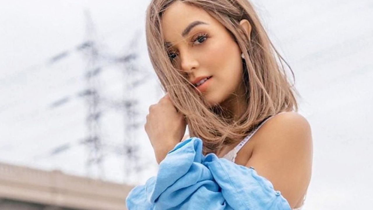 Caeli celebra su cumpleaños sin ropa y cubierta de brillantina