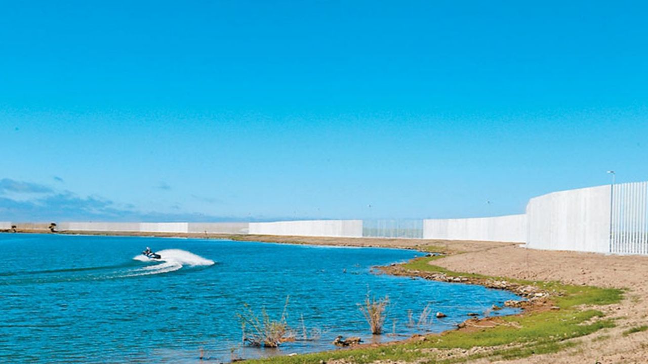 “Odian a la raza”. Cuidadanos de Texas juntan 25mdd y levantan su muro