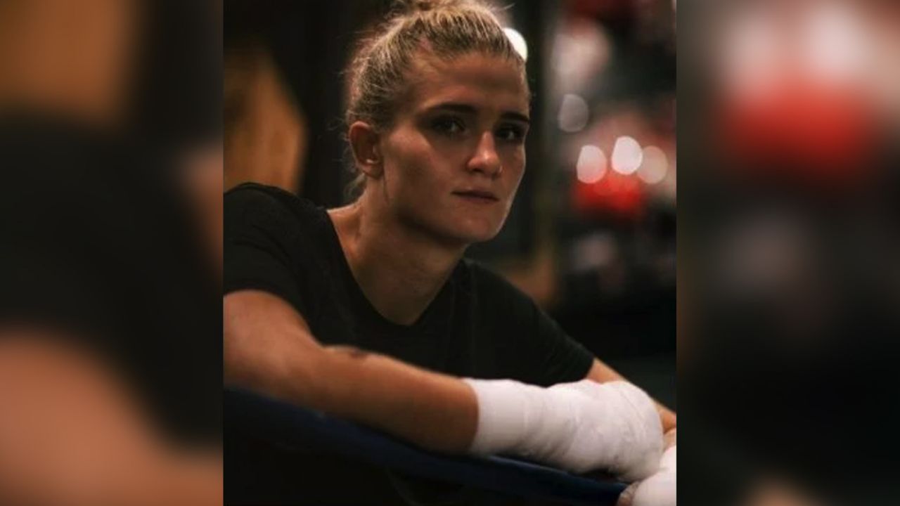 Boxeadora publica foto junto a su novia; leyes islámicas la obligan a borrarla