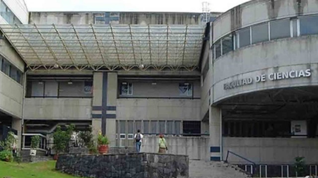 Arrestan a estudiante de la UNAM por grabar a compañeras en los baños