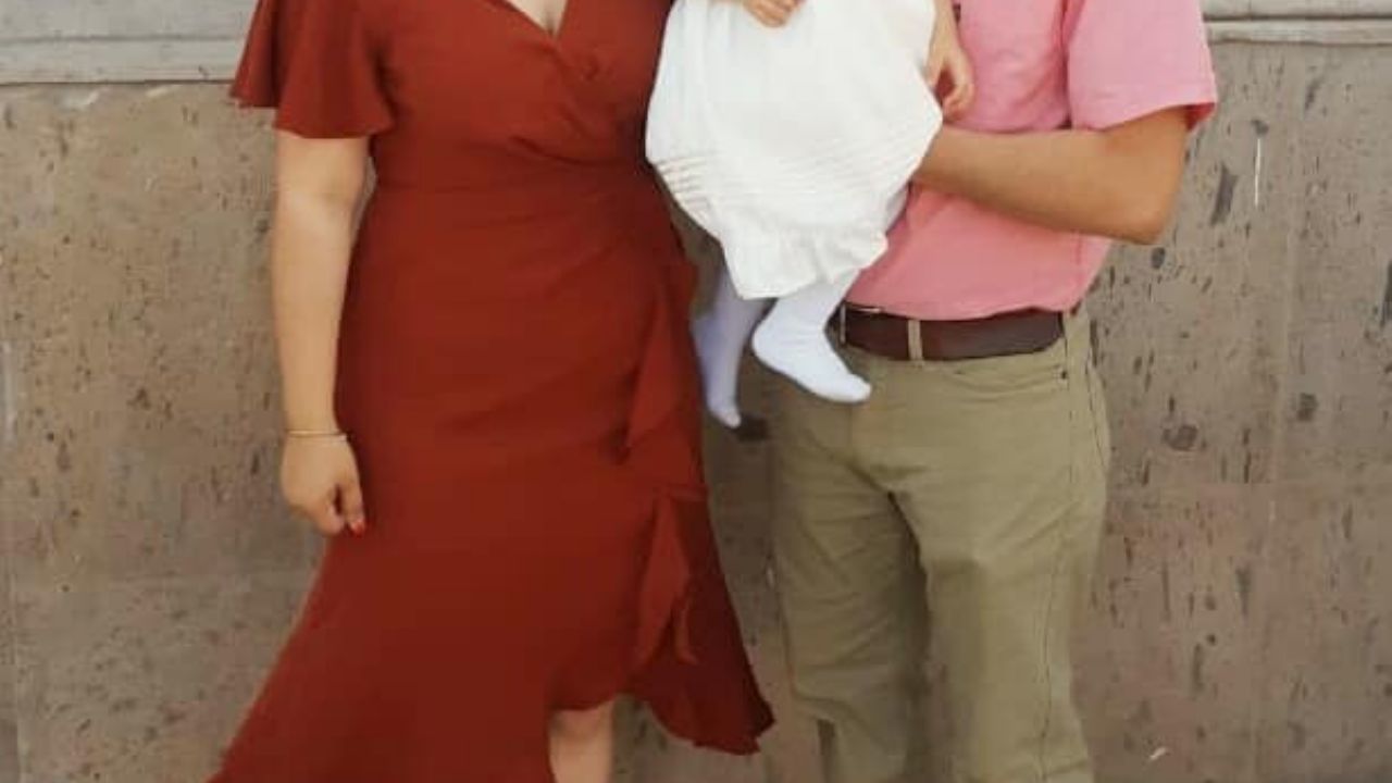 Renata Duarte recibe las aguas bautismales en una bella ceremonia