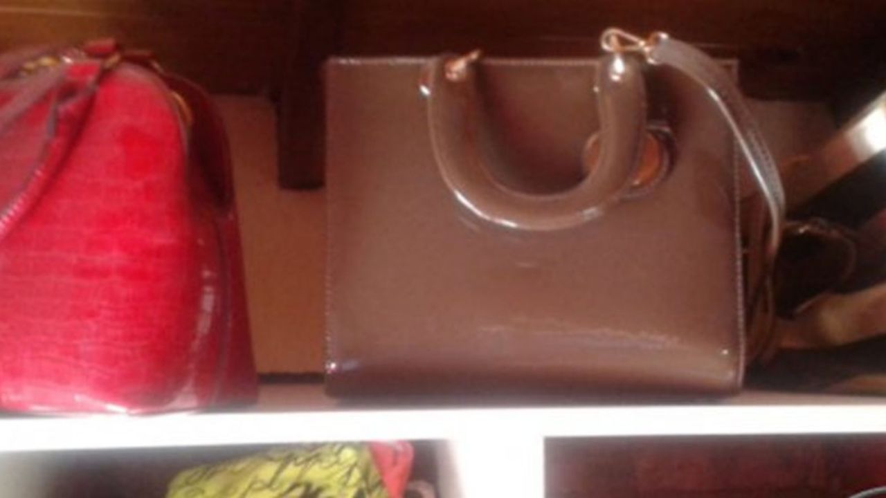 Mujer que robó ropa en tienda es detenida tras venderla en Facebook