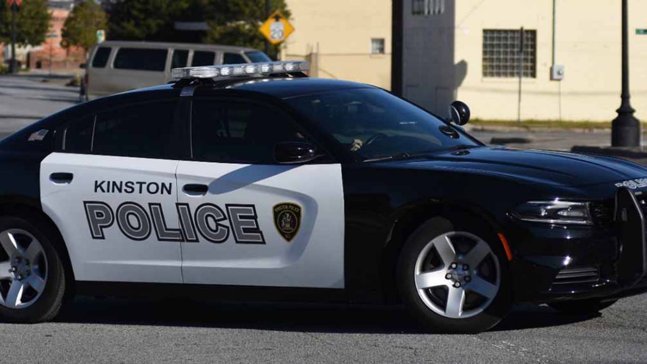 Brutal ataque: Hombre prende fuego a mujer que estaba dentro de auto