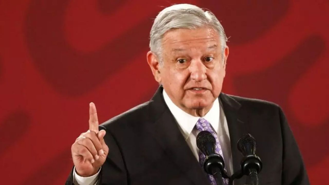 AMLO se reúne con comité para elaborar la Constitución Moral
