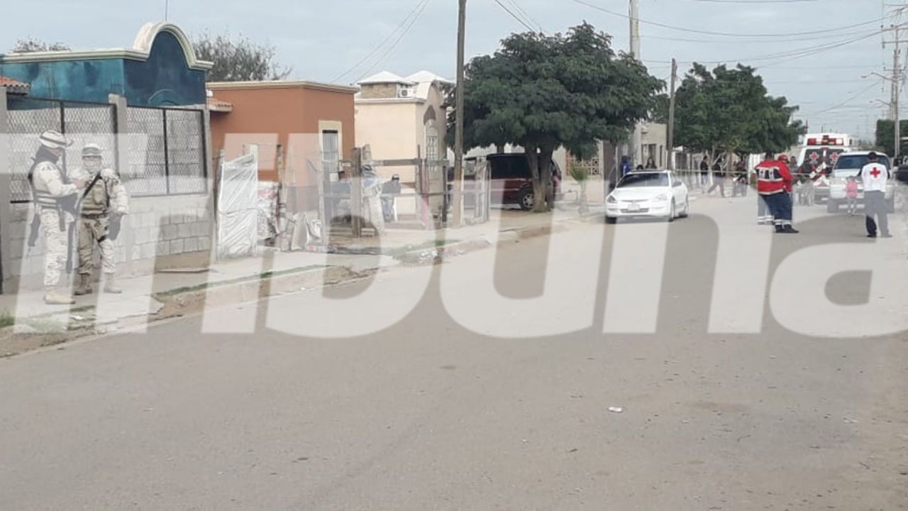 Motociclistas acribillan y matan a 3 personas; entre ellos un menor