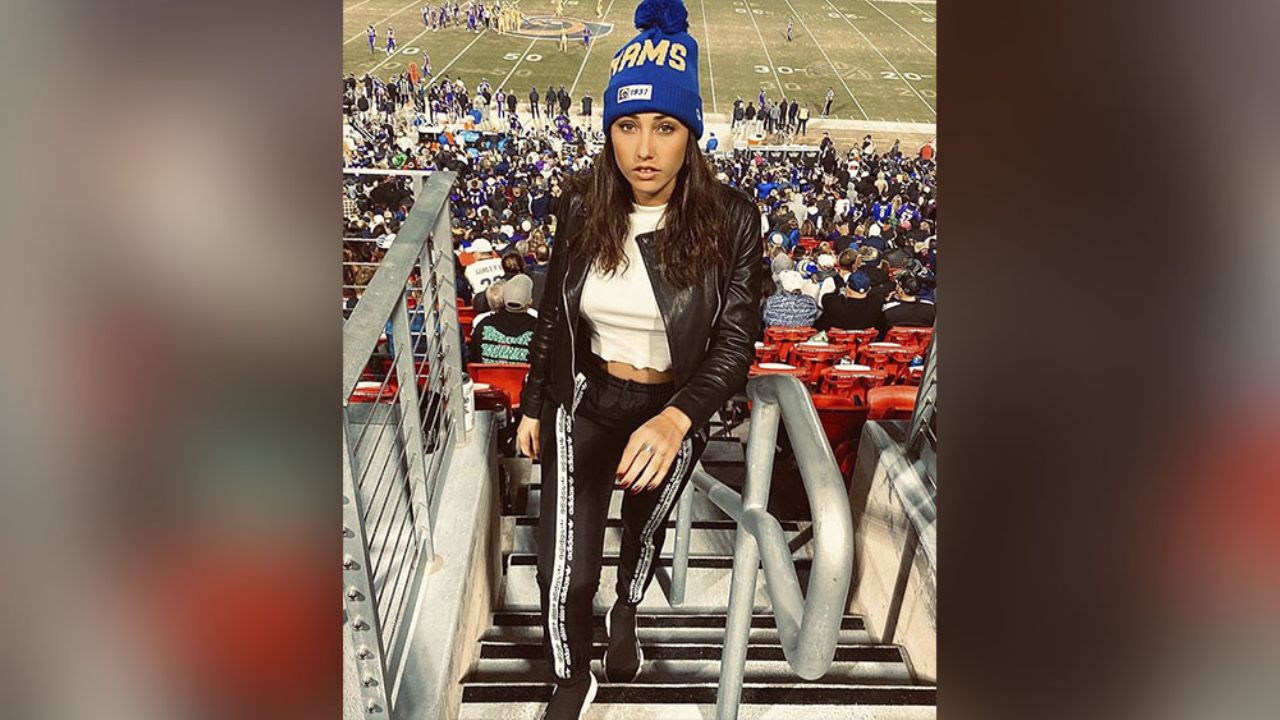 Keyla Caputo se despoja de prendas y exhibe su escultural cuerpo en la playa