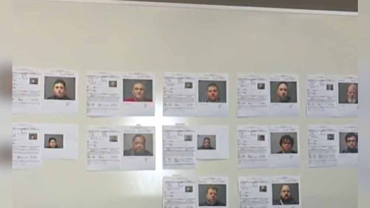 Caen 14 miembros de red sexual infantil en Ohio; uno era maestro de kínder