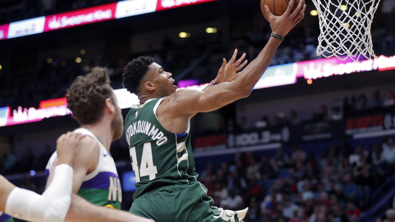 Antetokounmpo y los Bucks se imponen a los Pelicans de Williamson