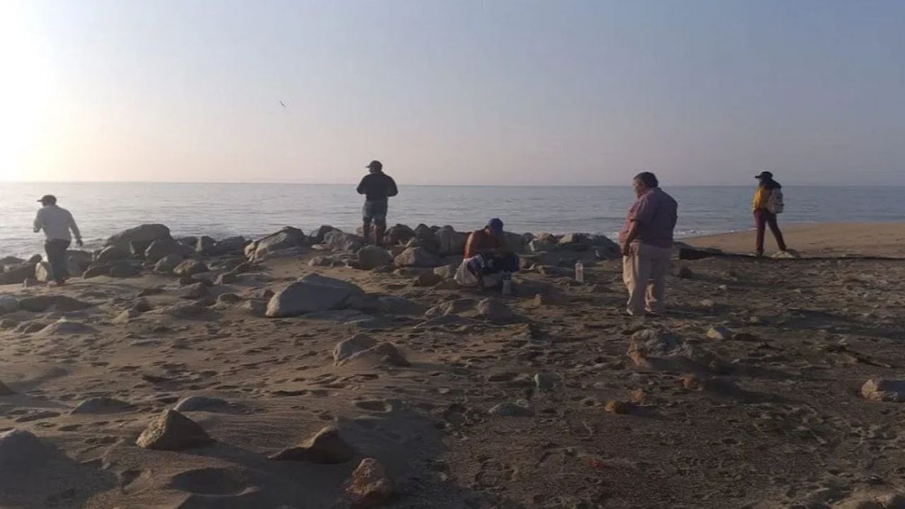 Desaparece Marcela en Oaxaca; se la ‘tragó’ el mar en playa Punta Conejo