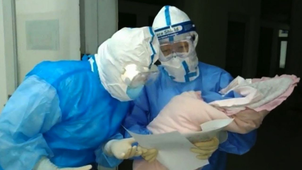 Confirman el primer caso de un bebé nacido en Wuhan con coronavirus