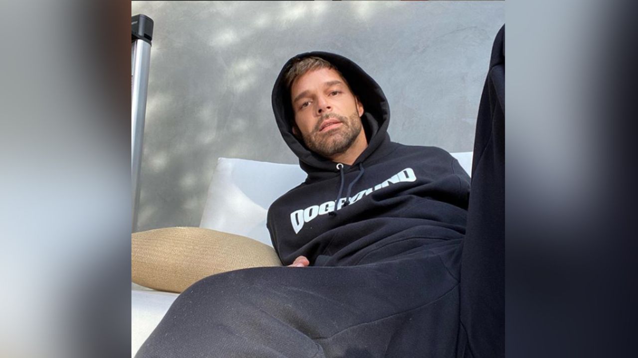 ¡Qué ardiente! Ricky Martin vence al frío y acalora a fans al posar sin camisa