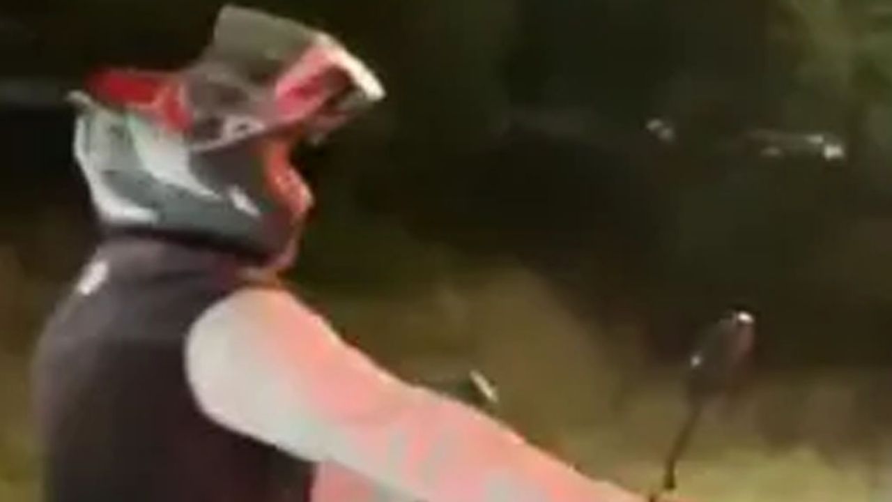 VIDEO: Surge ‘LordEscupitajo’ por romper espejo de conductora y escupirle