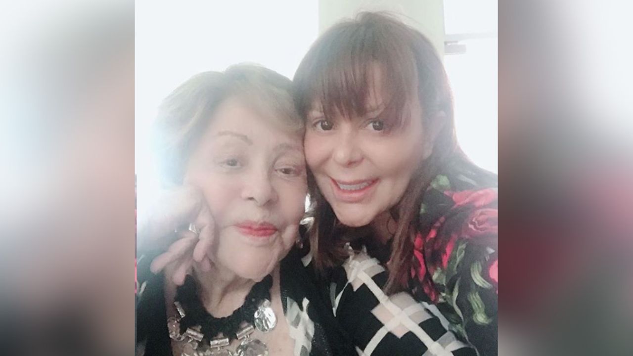 FOTO: Silvia Pinal reaparece sonriente con ‘La Gumzán’, Pasquel y más familia