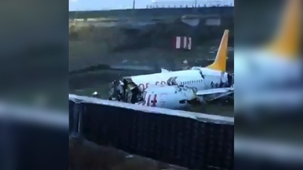 Avión se rompe en pista de aterrizaje de Turquía; hay 157 heridos y un muerto