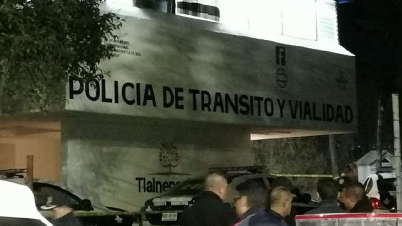 Comando asalta módulo de Policía y roba arsenal en Tlalnepantla