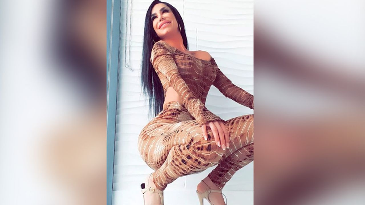 Con pequeño traje de baño, Lis Vega presume sus descomunales caderas