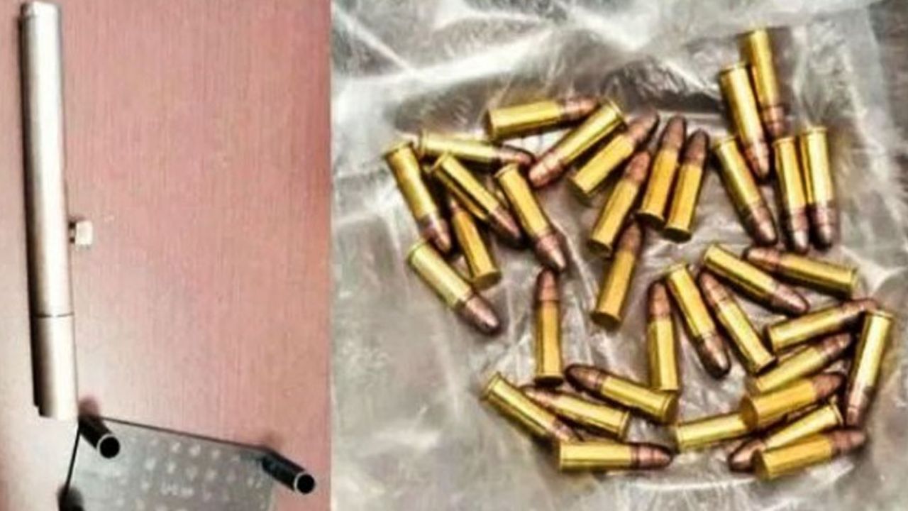 FOTO: Alumno ingresa con extraña arma y balas a colegio en Pachuca