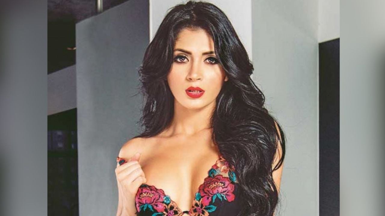 “Naca, mejor estudia”: Kimberly Flores se integra a ‘Hoy’ y le llueven las críticas