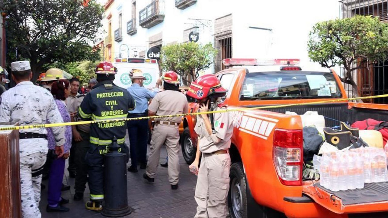 Restaurante colapsa en Tlaquepaque y deja a dos personas lesionadas