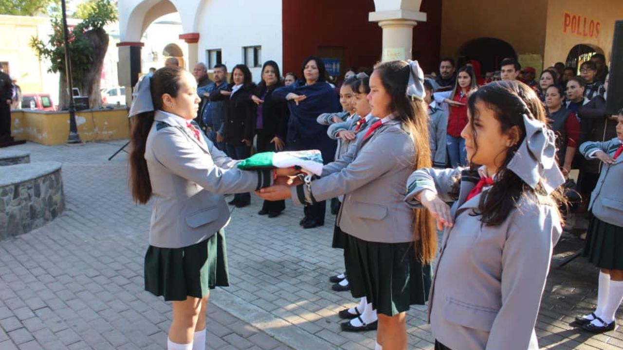 En Álamos conmemoran 103 aniversario de la Constitución Política Mexicana