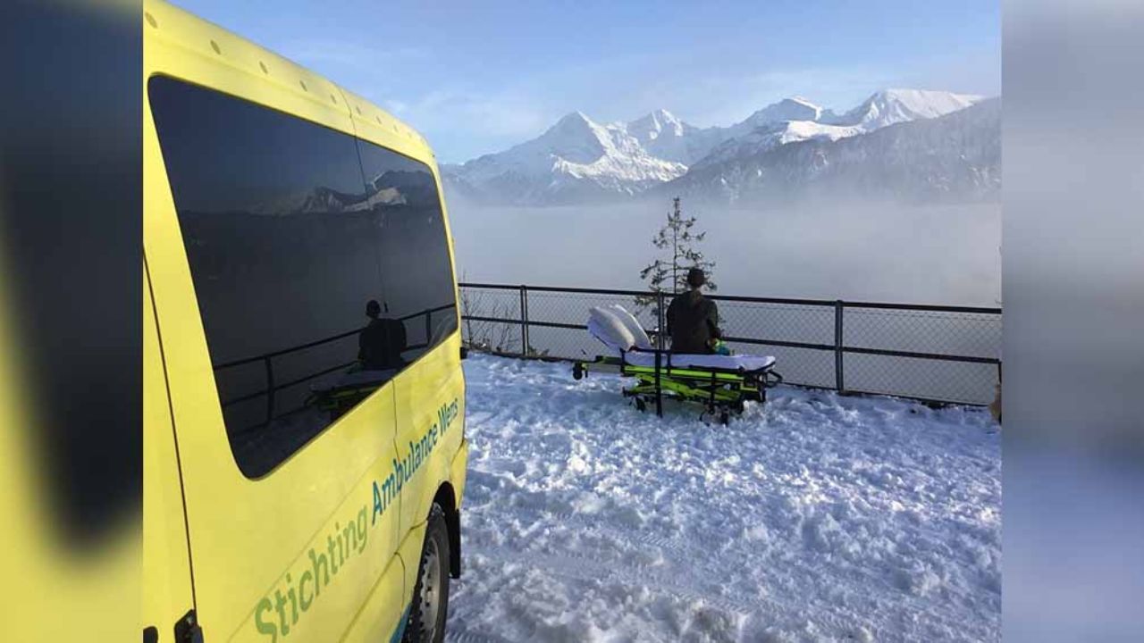 La foto que te hará llorar: Abuelitos con mal terminal ven la nieve por última vez