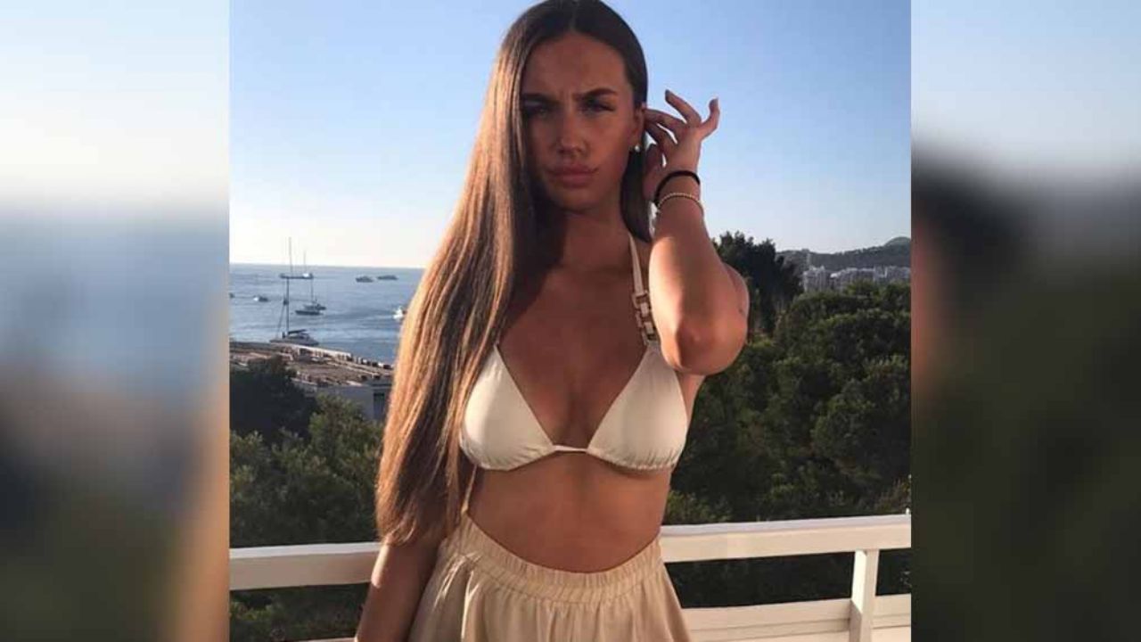 FOTO: ¿Logras verlo? El detalle en selfie de una joven que atemoriza a Internet