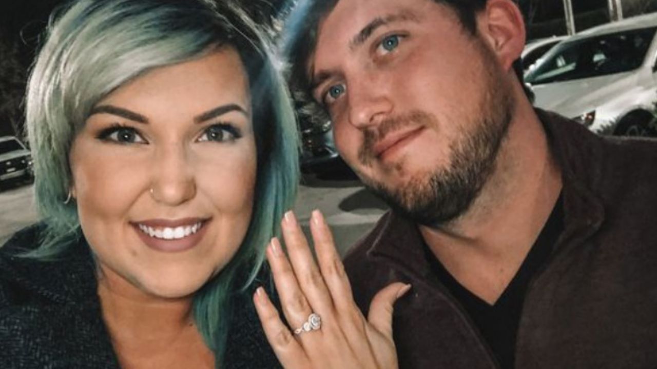 ¡Qué pareja! Fingen compromiso para obtener tragos gratis en un bar