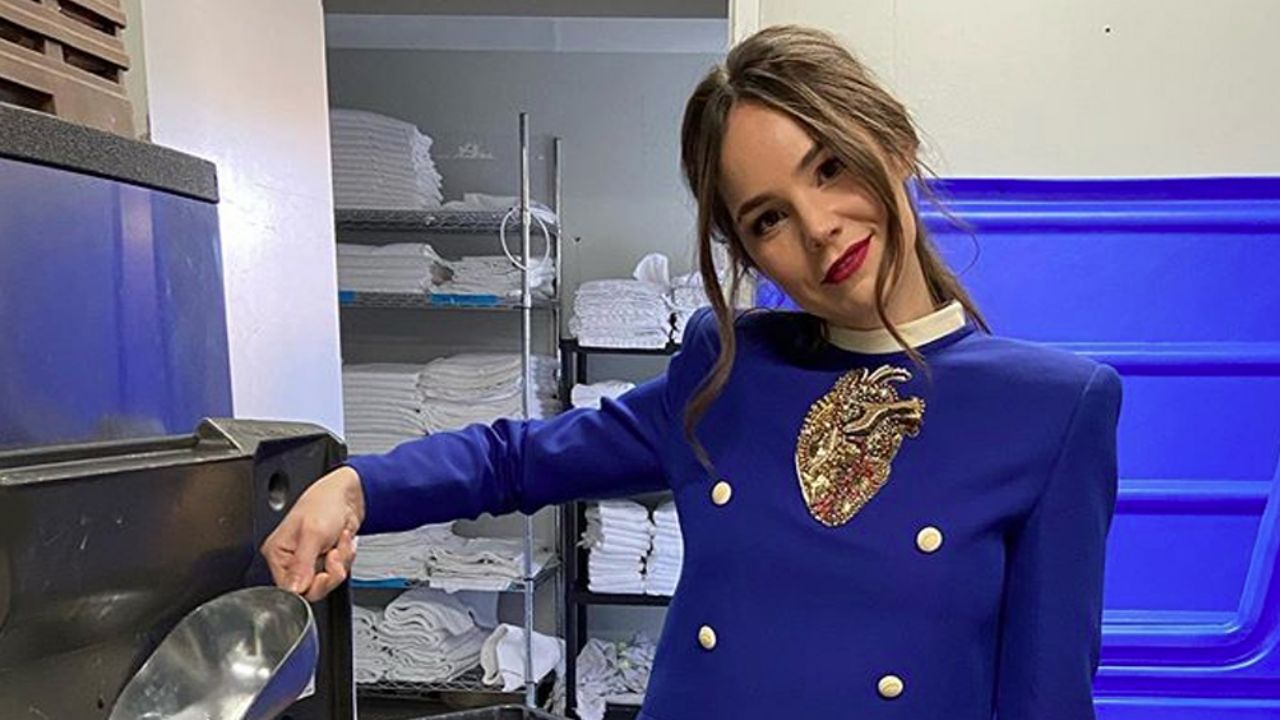 Camila Sodi saca su lado atrevido y presume cinturita de ‘avispa’