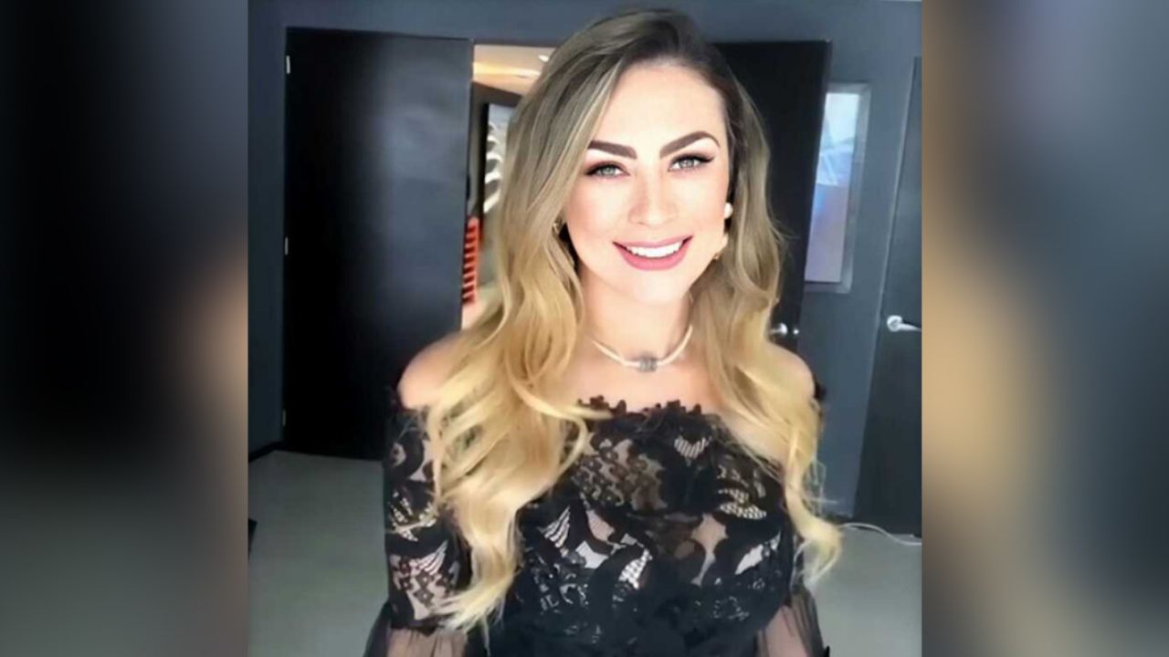 Aracely Arámbula deleitó a sus seguidores con su atrevido escote