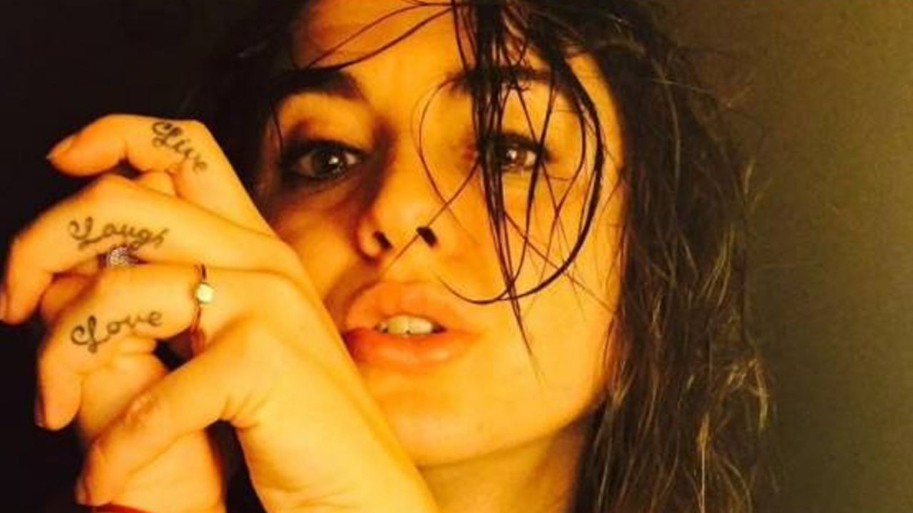 VIDEO: Ingrid Brans ‘La Reata’ se harta de los prejuicios y se arranca la blusa