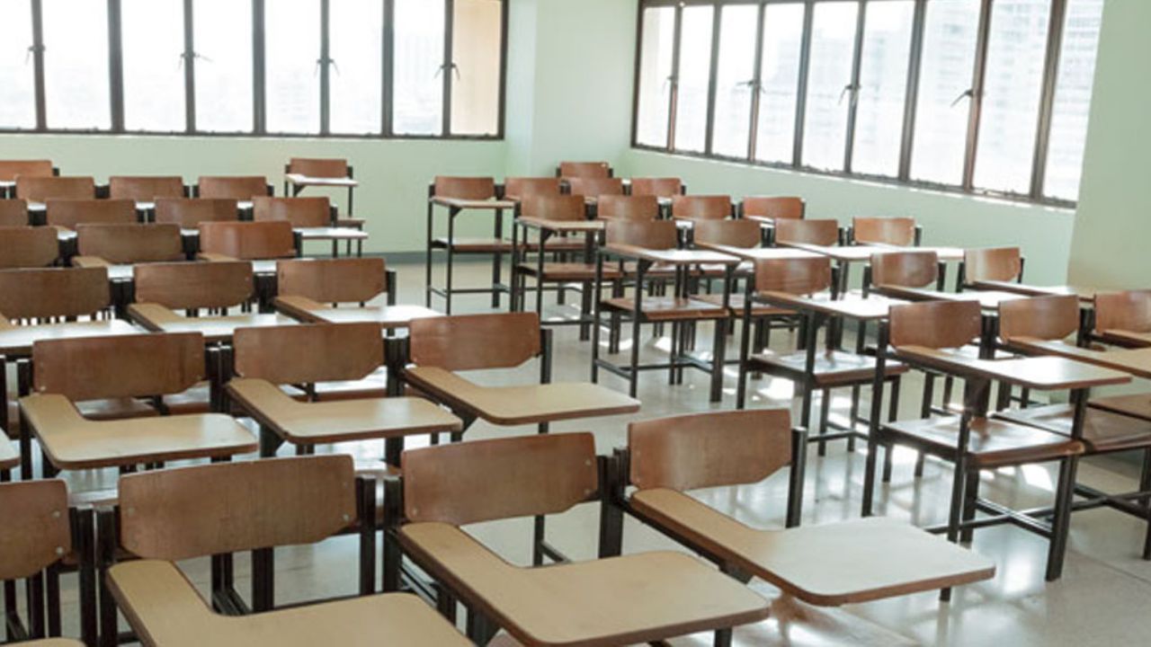 Autoridades encuentran droga y cartuchos en salón de clases