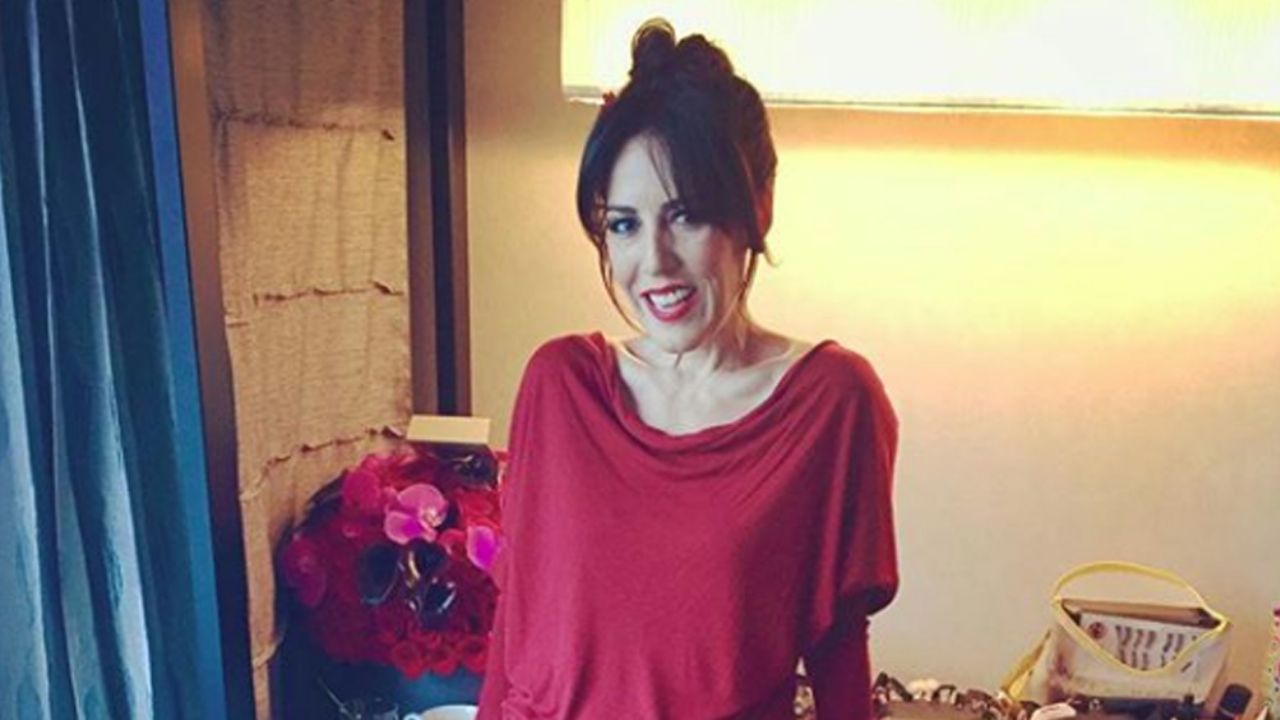 Stephanie Salas, ex de Luis Miguel, luce sensual bikini a los 50 años