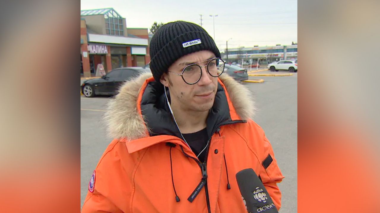 Rapero que bromeó sobre tener coronavirus en pleno vuelo es arrestado