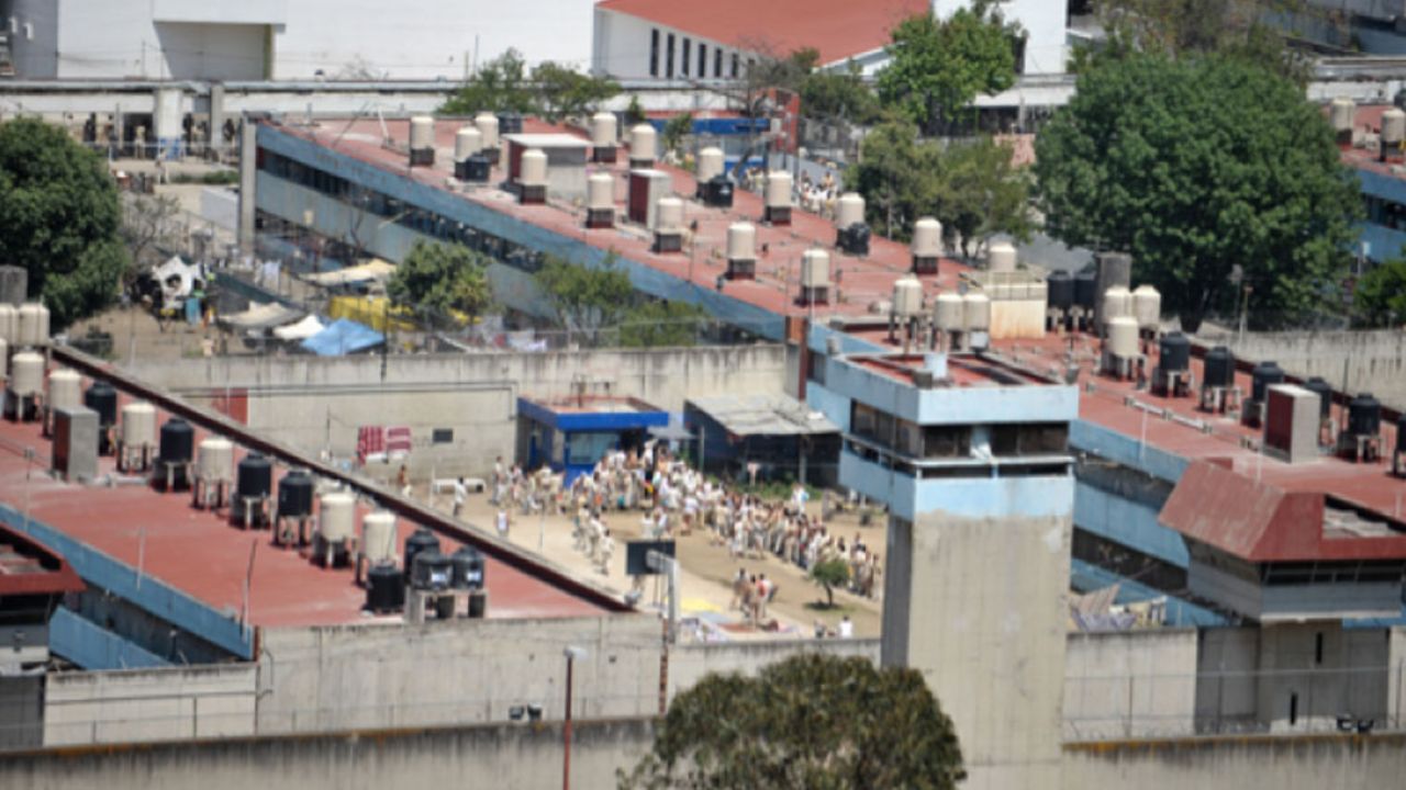 Luego de la narcofuga, apuñalan a joven recluso dentro del Reclusorio Sur