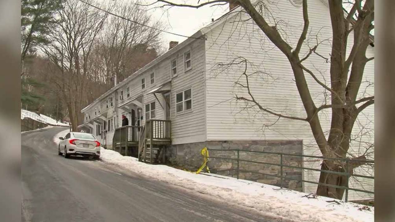 Hombre mata a su vecino con ballesta; intentaba salvarlo de 2 feroces pit bull