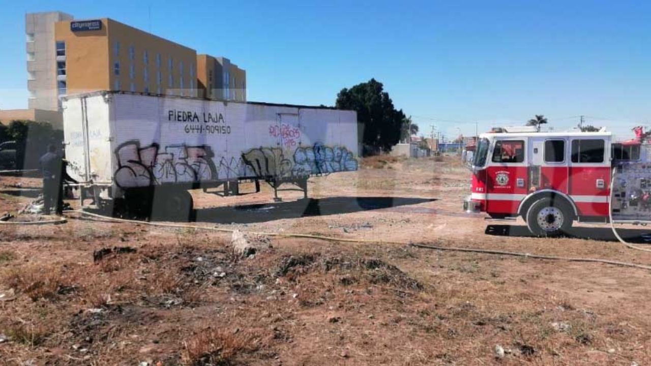 Incendio de una caja de tráiler abandonada moviliza a los Bomberos