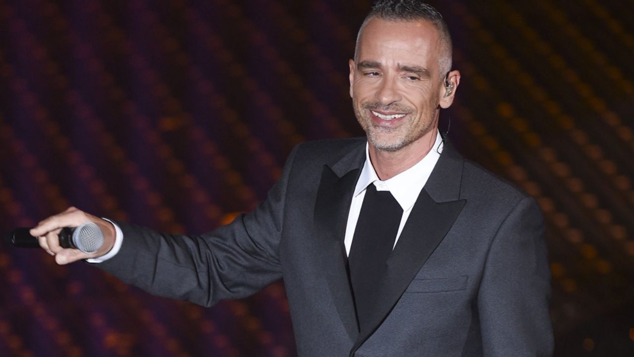 ¡Hace un Tiziano Ferro! Eros Ramazzotti golpea a fan mexicana que le pidió foto