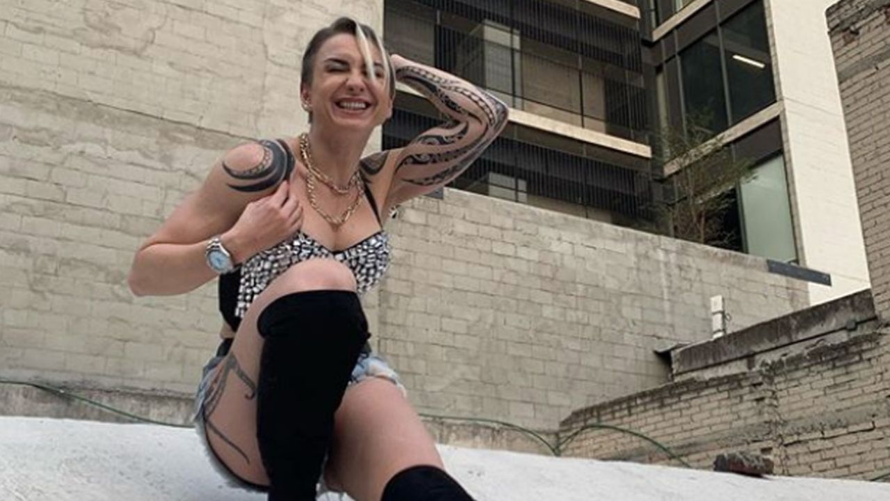 ¡Qué sensual! Ingrid Brans ‘La Reata’ baila en sostén y con short ‘cachetero’