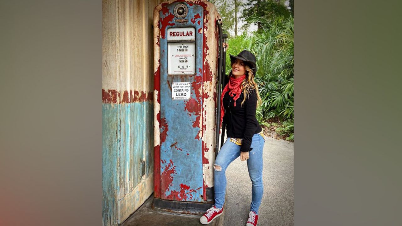 “Belleza inigualable”: Pegada al tubo, Andrea Legarreta celebra el viernes