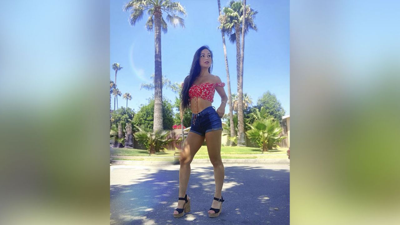 “Silueta de sirena”: Caeli cautiva Instagram al posar en entallado vestido