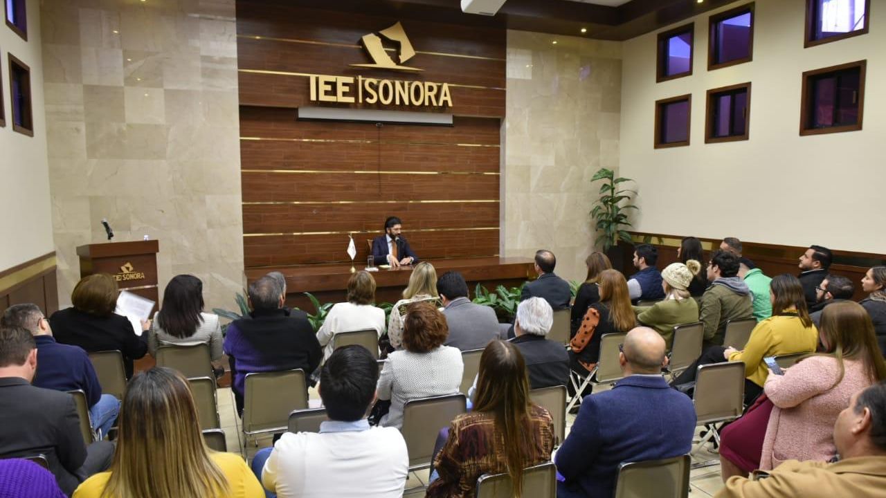 Se ofrece conferencia “Aportaciones locales al Derecho Electoral Mexicano”