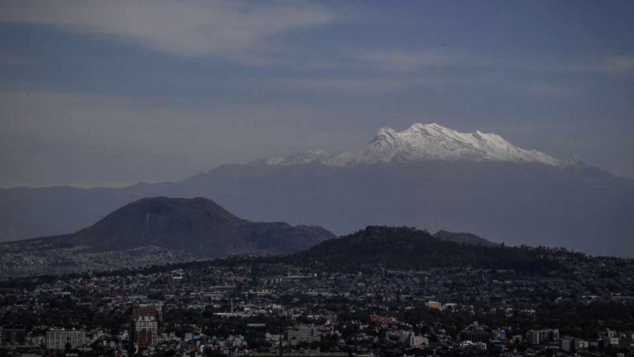 Filtran increíbles imágenes del volcán Popocatépetl lleno de nieve
