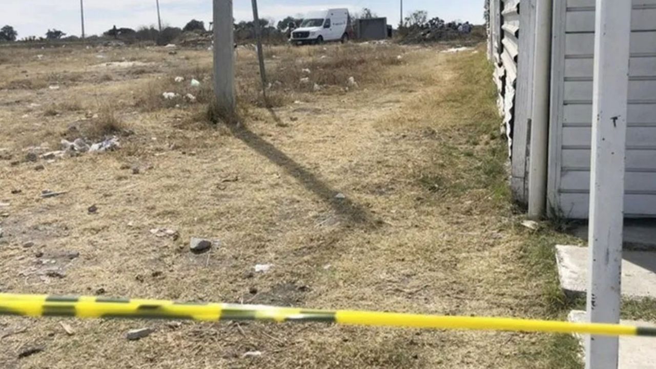 Hallan fosa clandestina con al menos 3 cadáveres en Tecámac; puede haber más