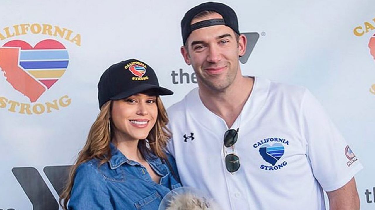 VIDEO: Lewis Howes presume el colosal trasero de su novia, Yanet García