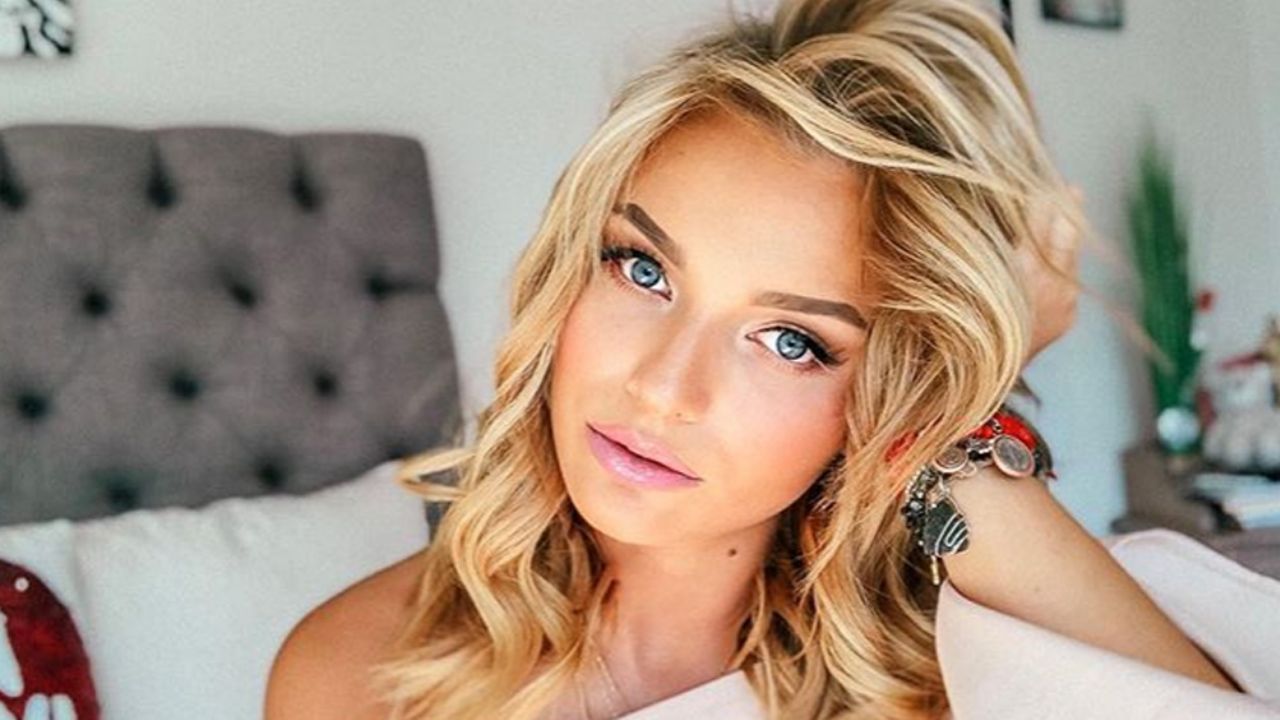 Irina Baeva acaba con el frío de febrero desde la playa y en sexy bikini blanco